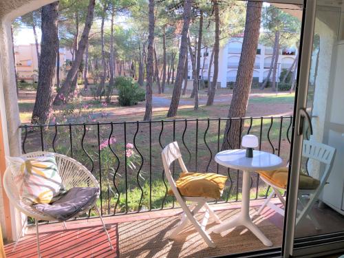 Le balcon avec vue sur les pins
